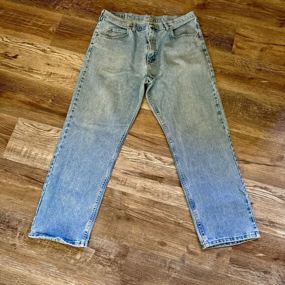 Wrangler Other - Wrangler Light Wash Straight Leg Jeans Size 36